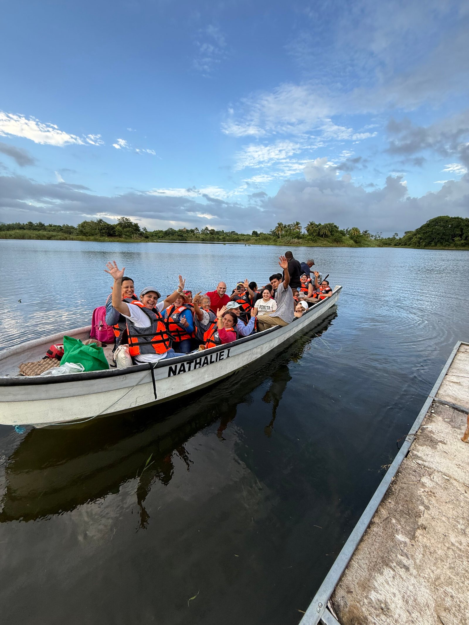Llegada por agua a Kairos Island